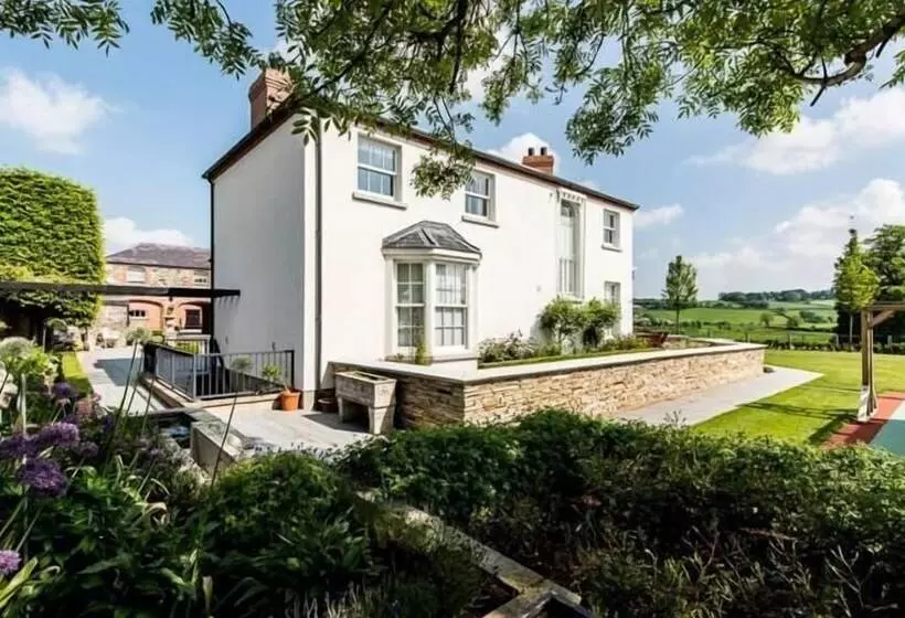 Coach House Boutique B&b