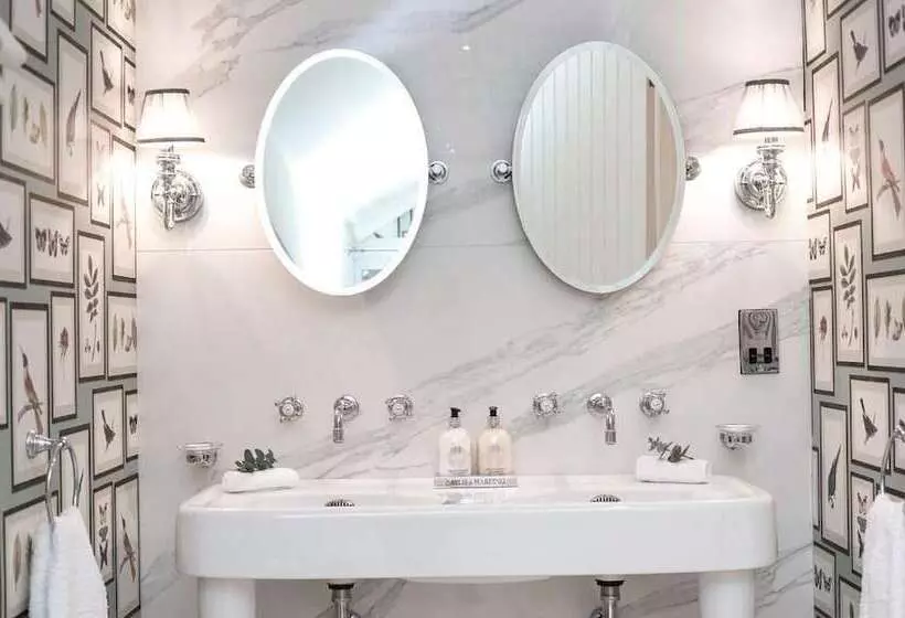 Coach House Boutique B&b