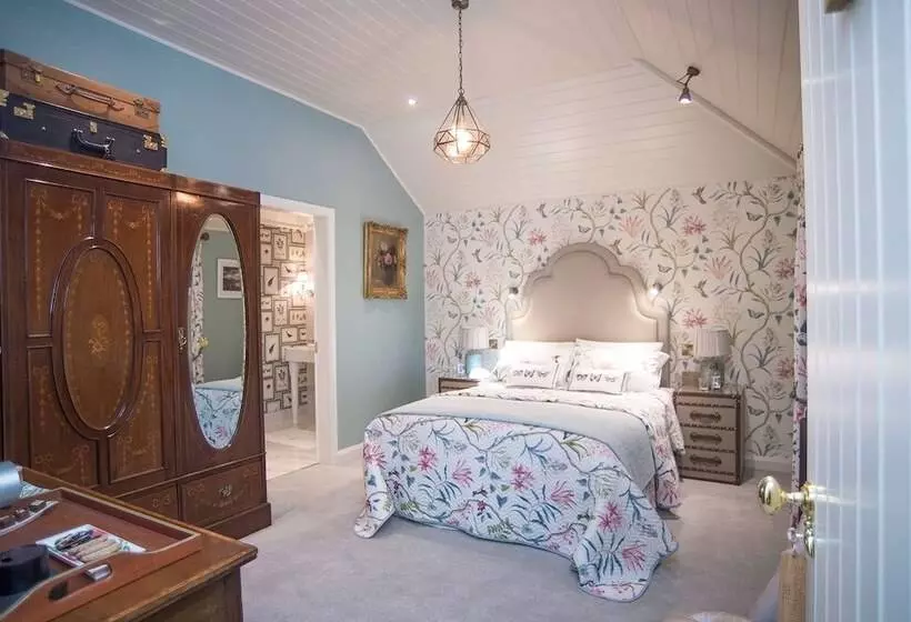 Coach House Boutique B&b