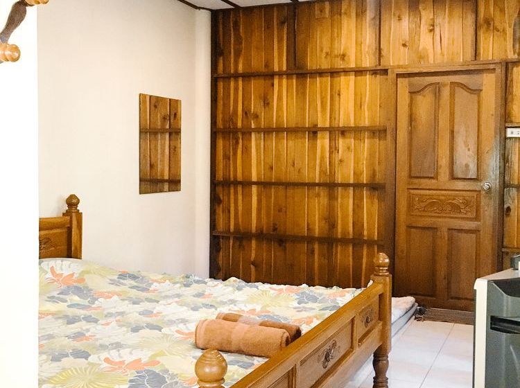 Отель Baan Loylom Suanamphawa