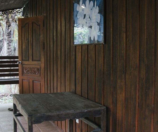 Отель Baan Loylom Suanamphawa