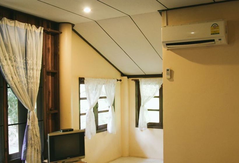 Отель Baan Loylom Suanamphawa