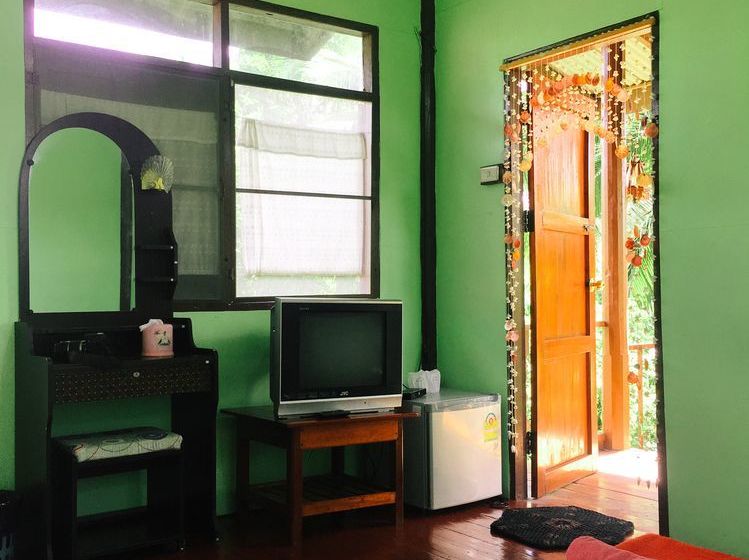 Отель Baan Loylom Suanamphawa