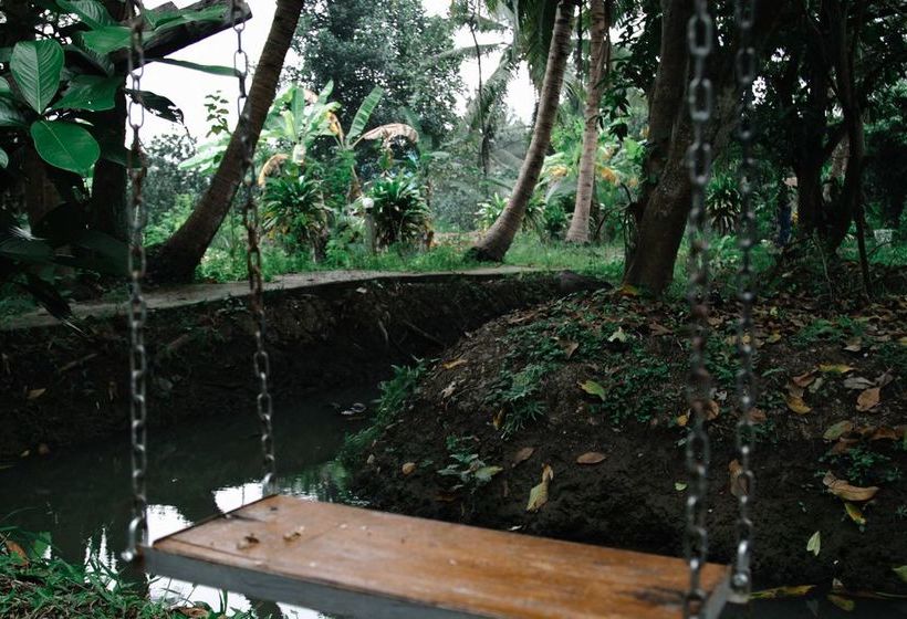 Отель Baan Loylom Suanamphawa