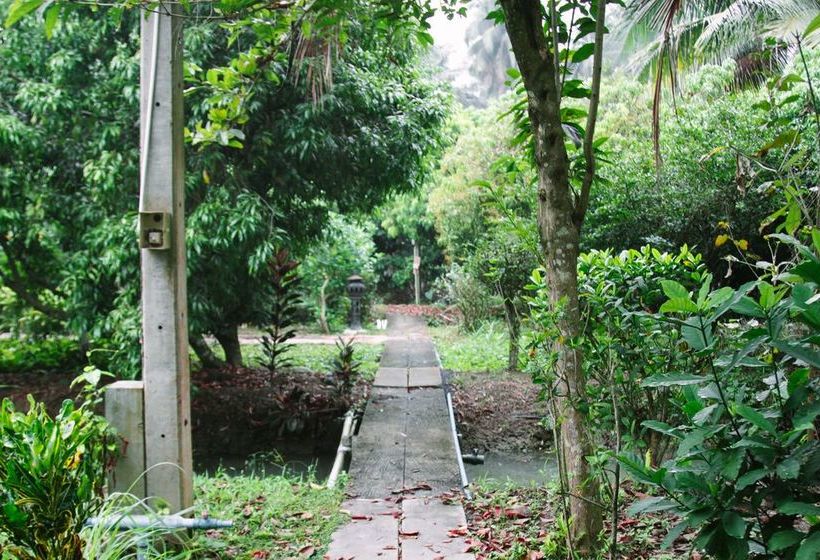 Отель Baan Loylom Suanamphawa