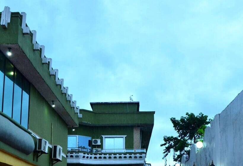 هتل Executive Inn