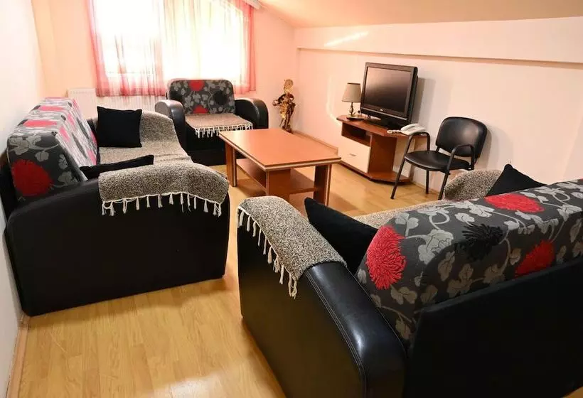 هتل Harmonija