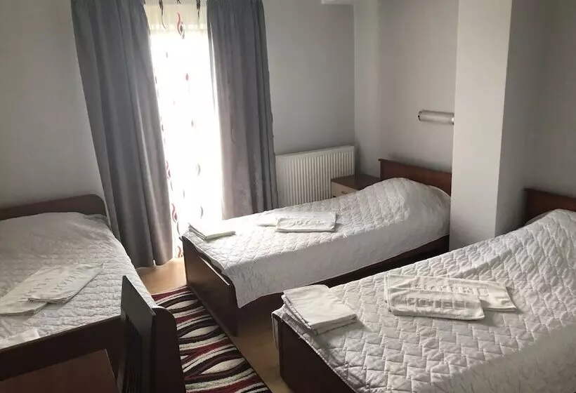 هتل Harmonija