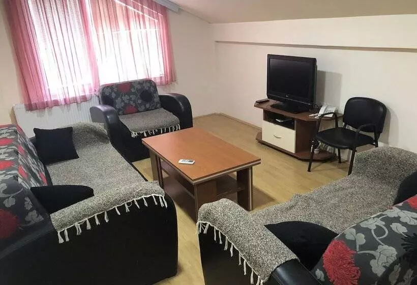 هتل Harmonija