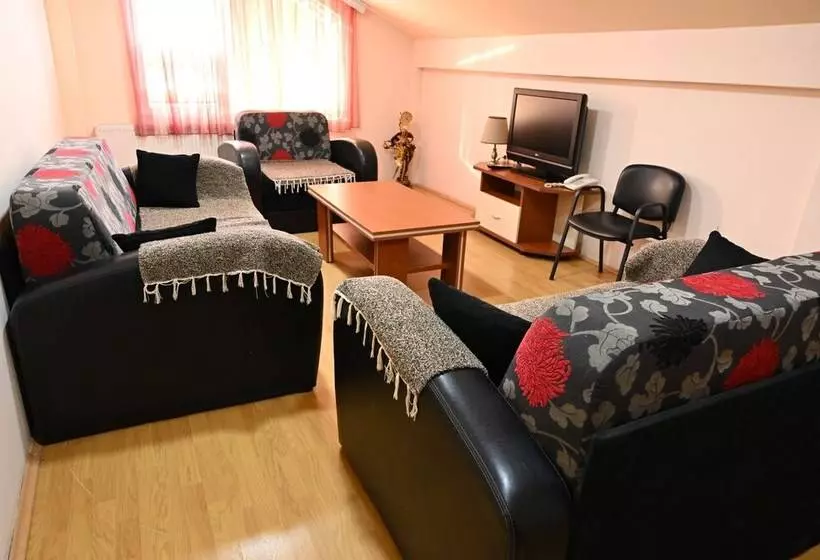 هتل Harmonija