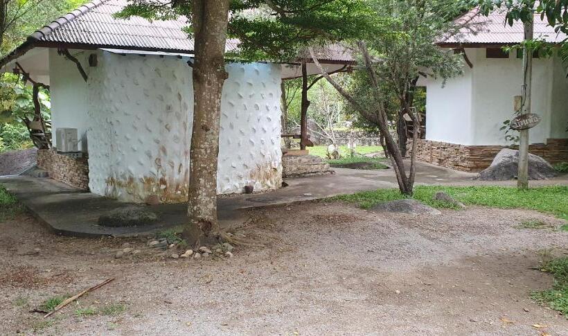 בית מלון כפרי Lunda Orchid Resort