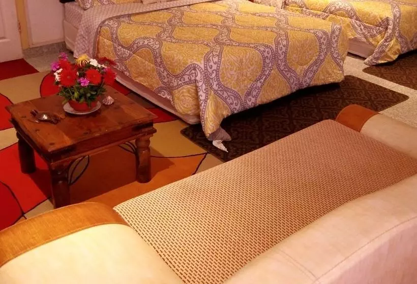 هتل Robyanne S Lodge & Restaurant
