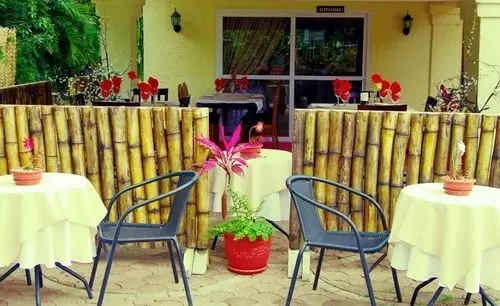 هتل Robyanne S Lodge & Restaurant