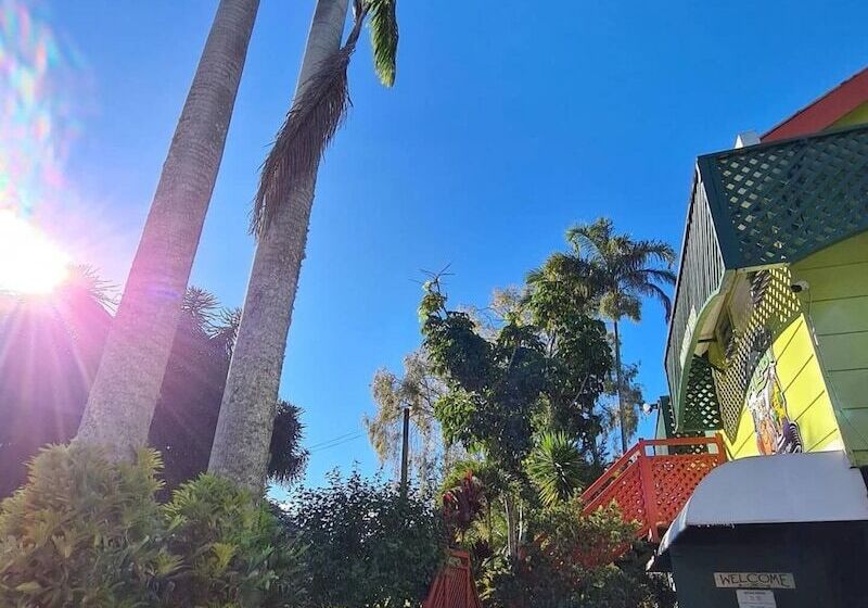 Общежитие On The Wallaby Lodge