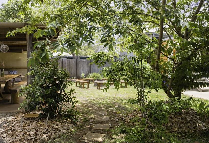 Общежитие On The Wallaby Lodge