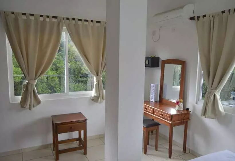 ペンション Chez Payet Airport Guesthouse