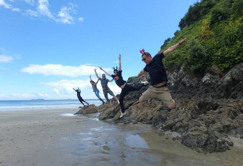 The Little Blue Bach In Oneroa Village