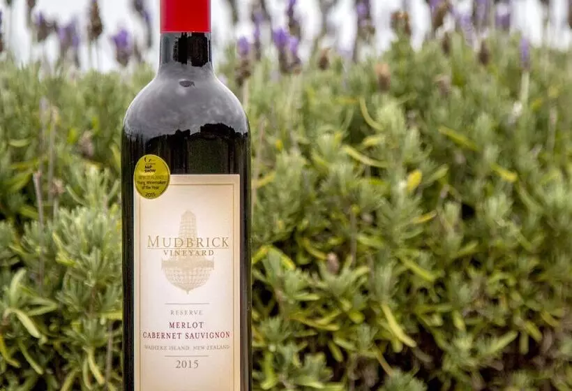 The Little Blue Bach In Oneroa Village