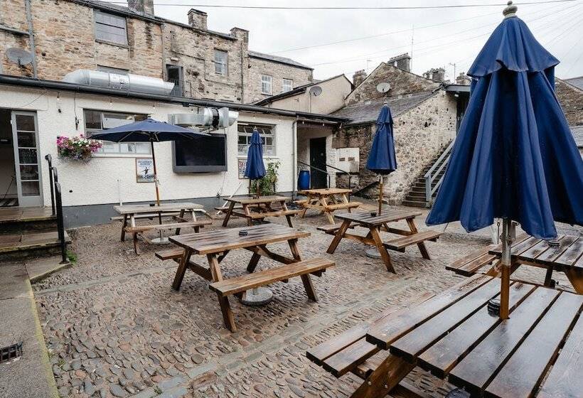 簡易ホテル Snooty Fox