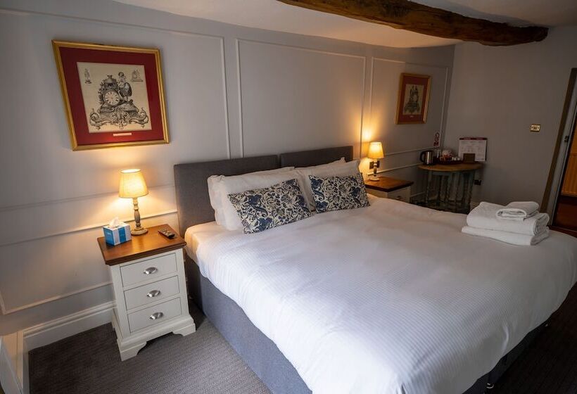 簡易ホテル Snooty Fox