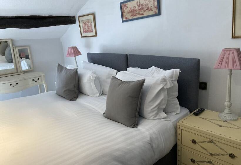 簡易ホテル Snooty Fox