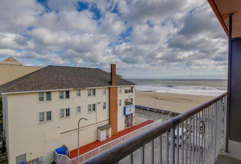 فندق Americana Motor Inn On Boardwalk