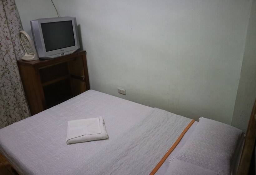 בית מלון כפרי Miles Pension House