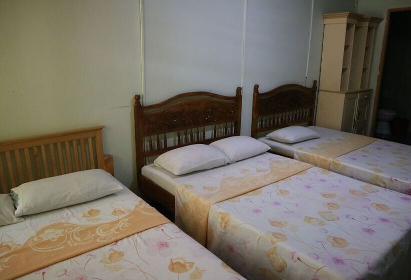 בית מלון כפרי Miles Pension House