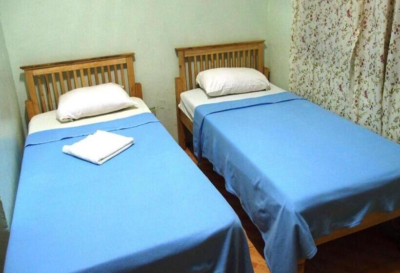 בית מלון כפרי Miles Pension House