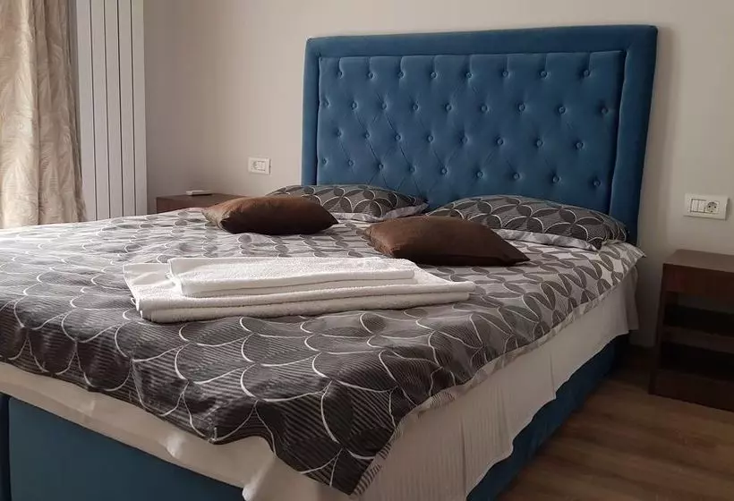 Hotelli Pensiunea La Iani