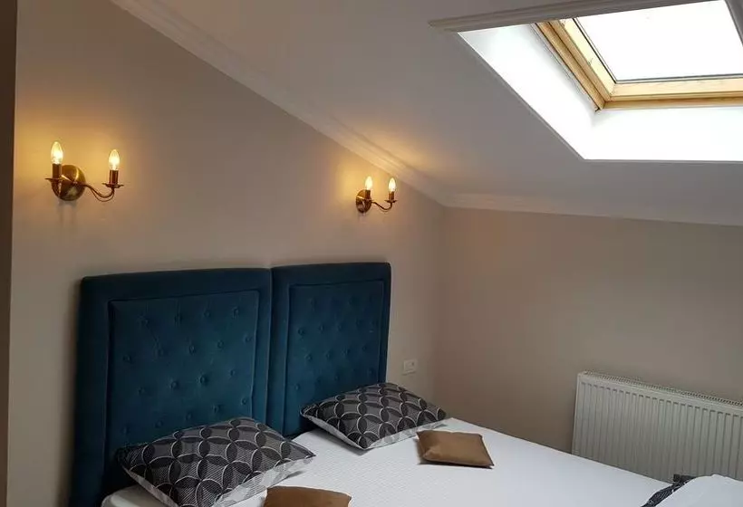 Hotelli Pensiunea La Iani