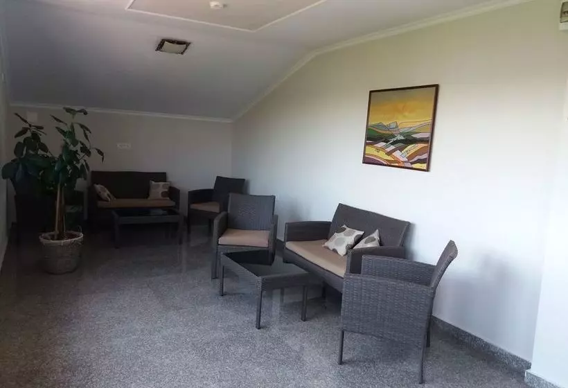 Hotelli Pensiunea La Iani