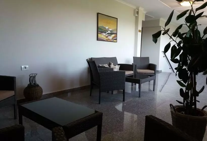 Hotelli Pensiunea La Iani