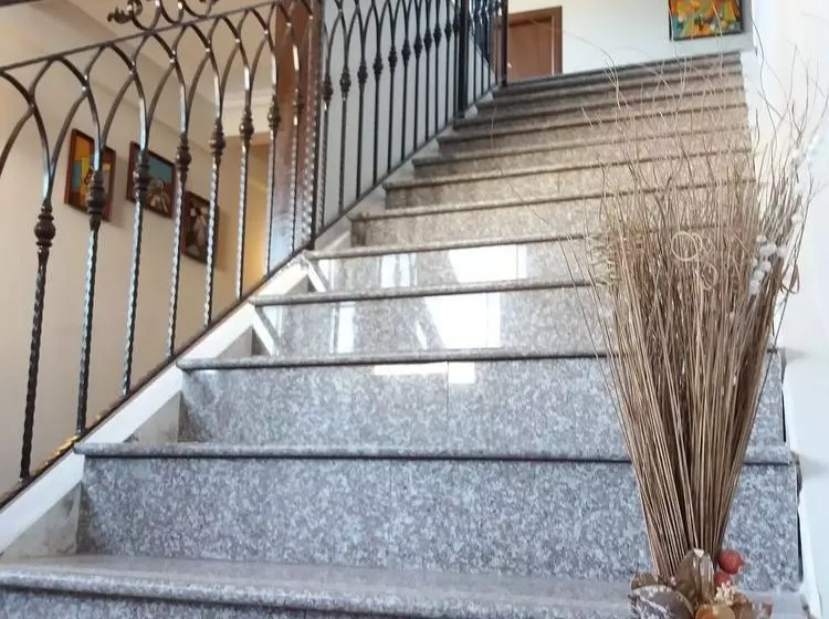 Hotelli Pensiunea La Iani