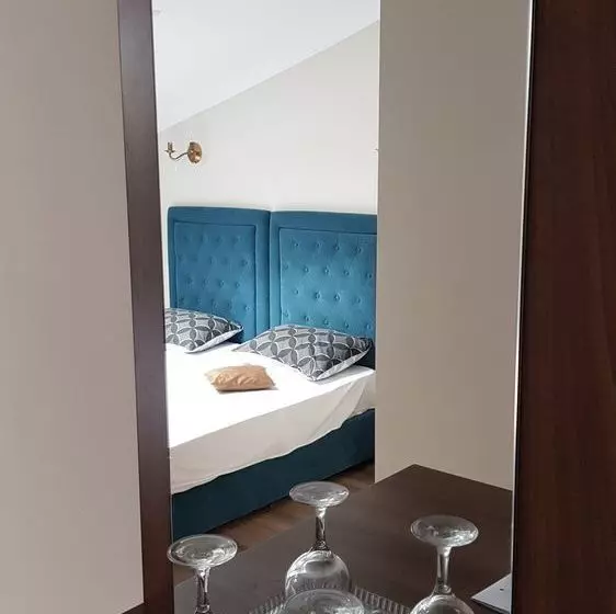 Hotelli Pensiunea La Iani