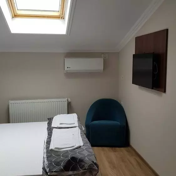 Hotelli Pensiunea La Iani