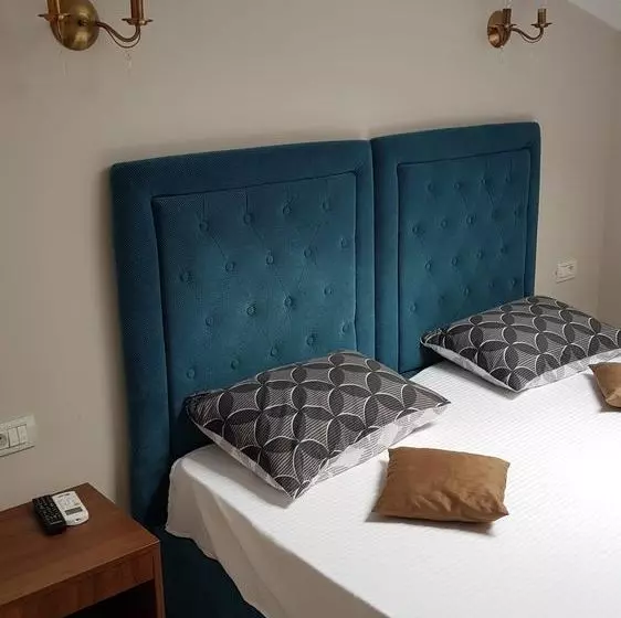 Hotelli Pensiunea La Iani