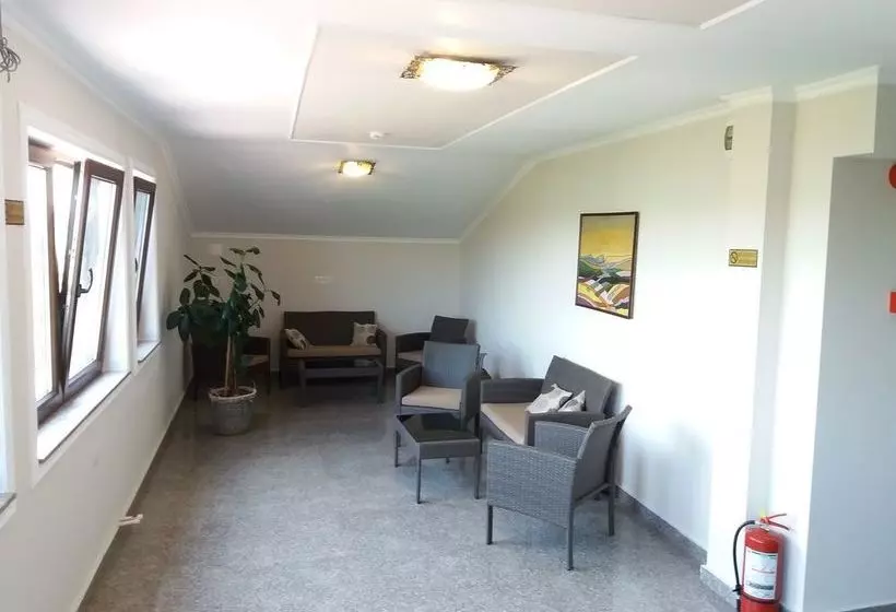 Hotelli Pensiunea La Iani