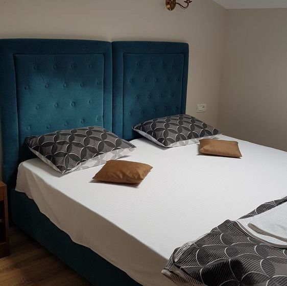 هتل Pensiunea La Iani