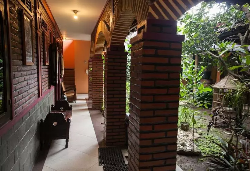 Majatalo Reddoorz Near Stasiun Kota Baru Malang