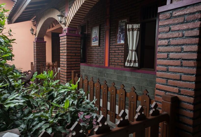 펜션 Reddoorz Near Stasiun Kota Baru Malang