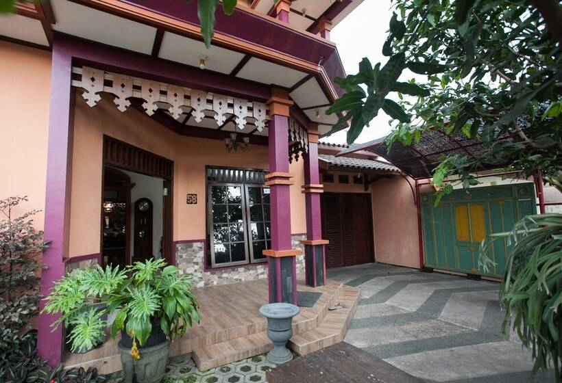 펜션 Reddoorz Near Stasiun Kota Baru Malang