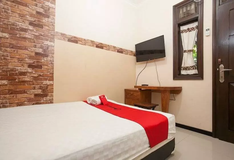 Majatalo Reddoorz Near Stasiun Kota Baru Malang
