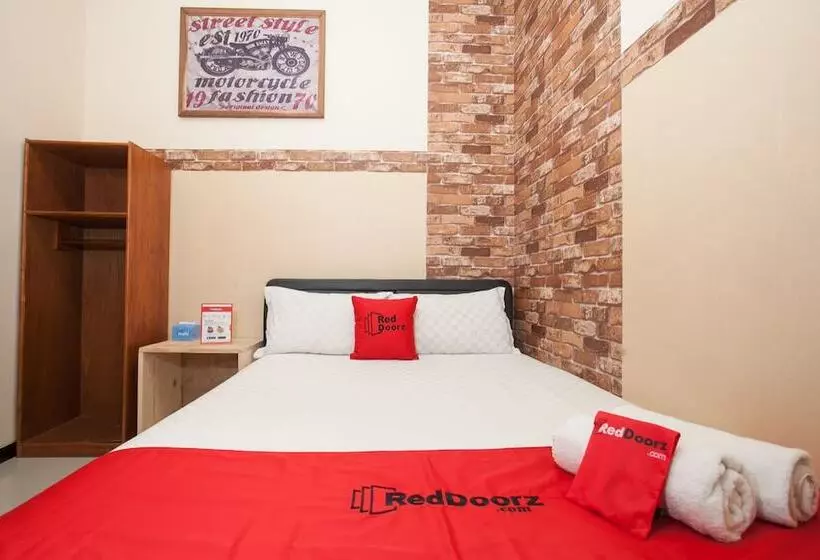 Majatalo Reddoorz Near Stasiun Kota Baru Malang