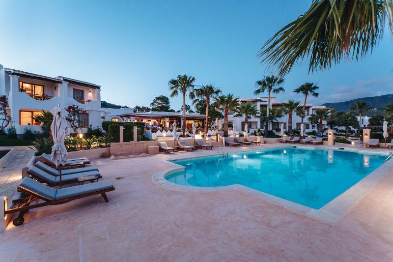 Petunia Ibiza, A Beaumier