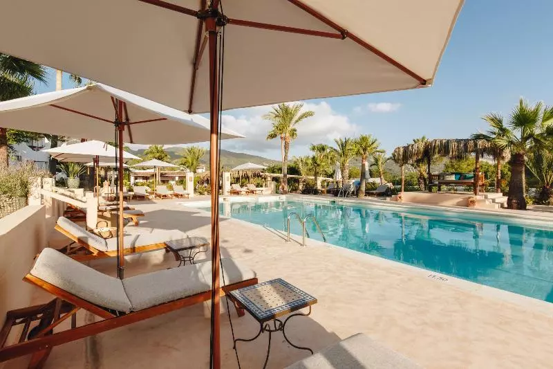 Petunia Ibiza, A Beaumier