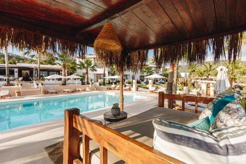 Petunia Ibiza, A Beaumier