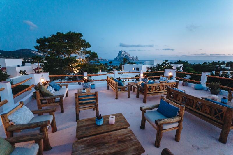 Petunia Ibiza, A Beaumier