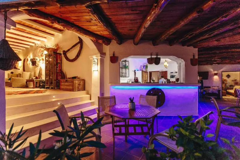 Petunia Ibiza, A Beaumier