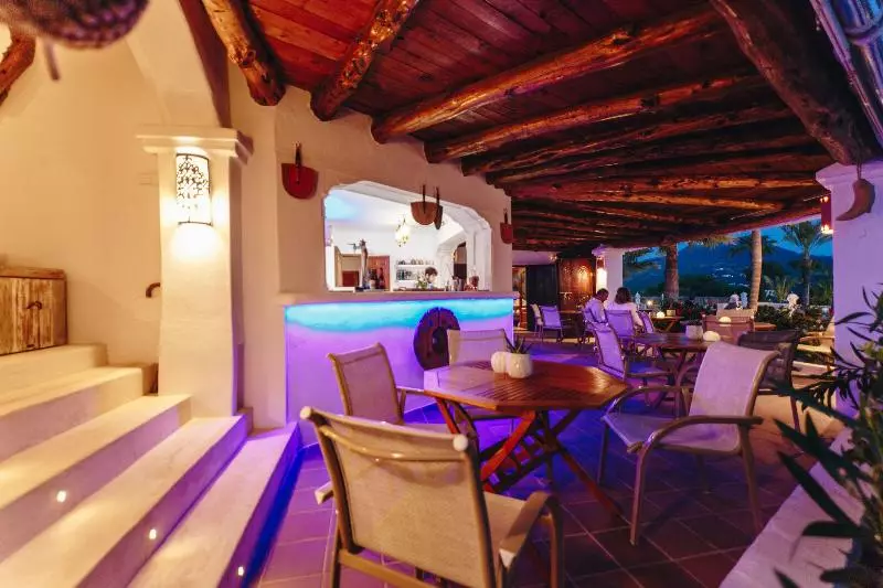 Petunia Ibiza, A Beaumier